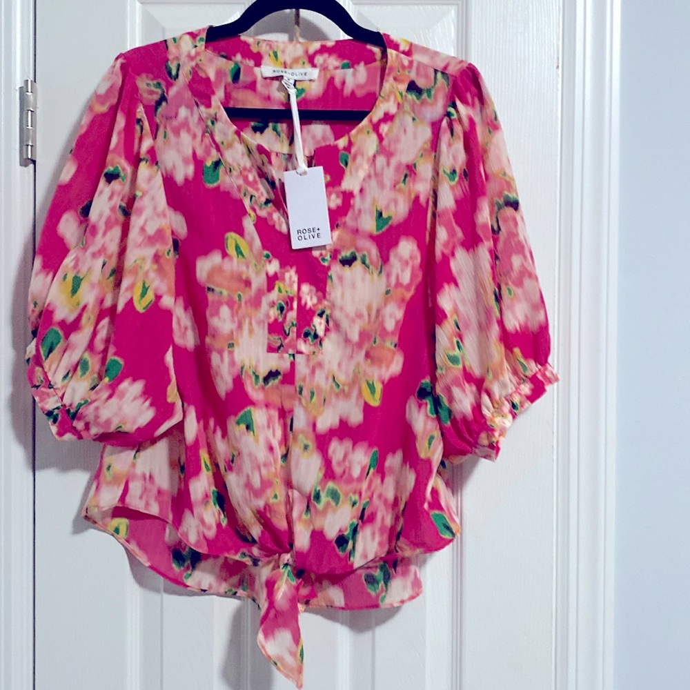 NWT Rose+Olive pink watercolor, size M split neck, knot front top